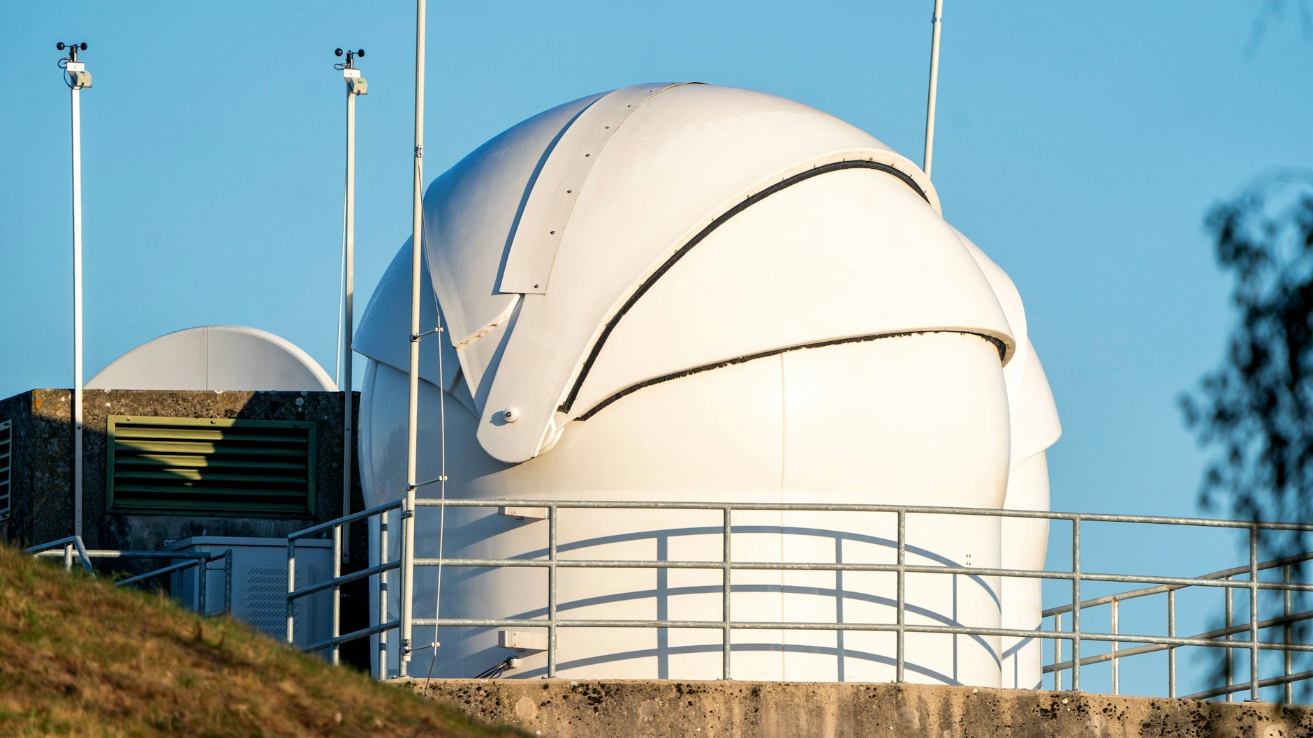 Teleskopkuppeln in Uedem: Hier hat die deutsche Luftwaffe ein Weltraumoperationszentrum eingerichtet.