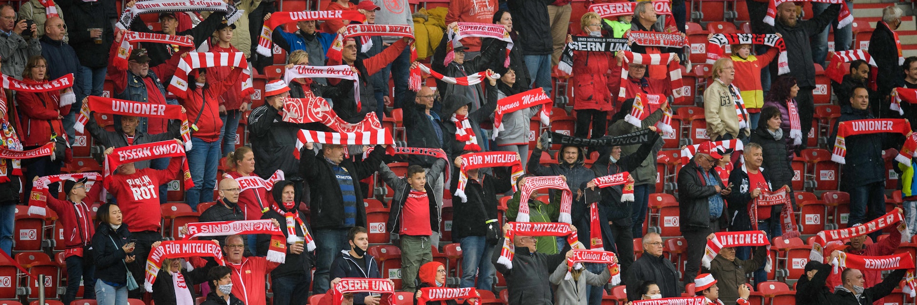 Union Berlin Fans vor dem Testspiel zwischen dem 1.FC Union Berlin und Hannover 96 am 08.10.2020 in Berlin, Deutschland. (Foto von Moritz Eden/City-Press GmbH)