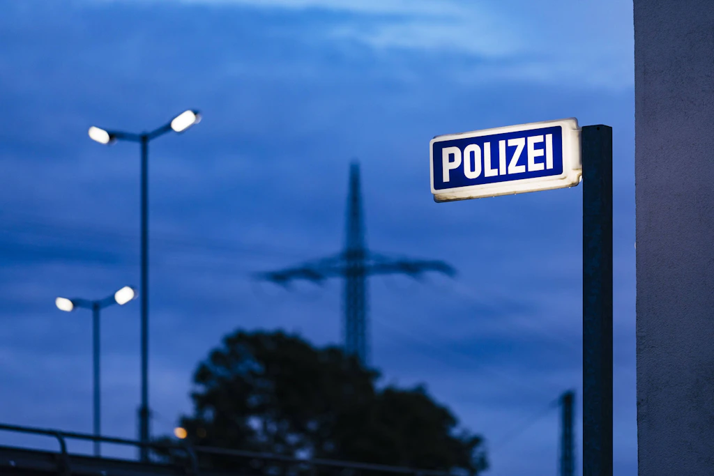 Strafvereitelung, Nazi-Symbole: Bewährungsstrafe für Beamten