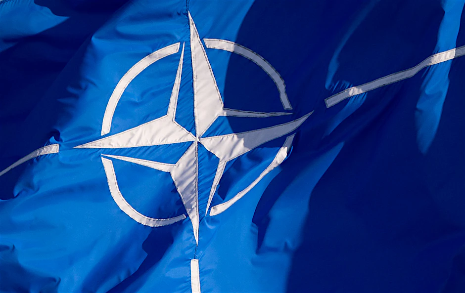 Die Flagge der Nato