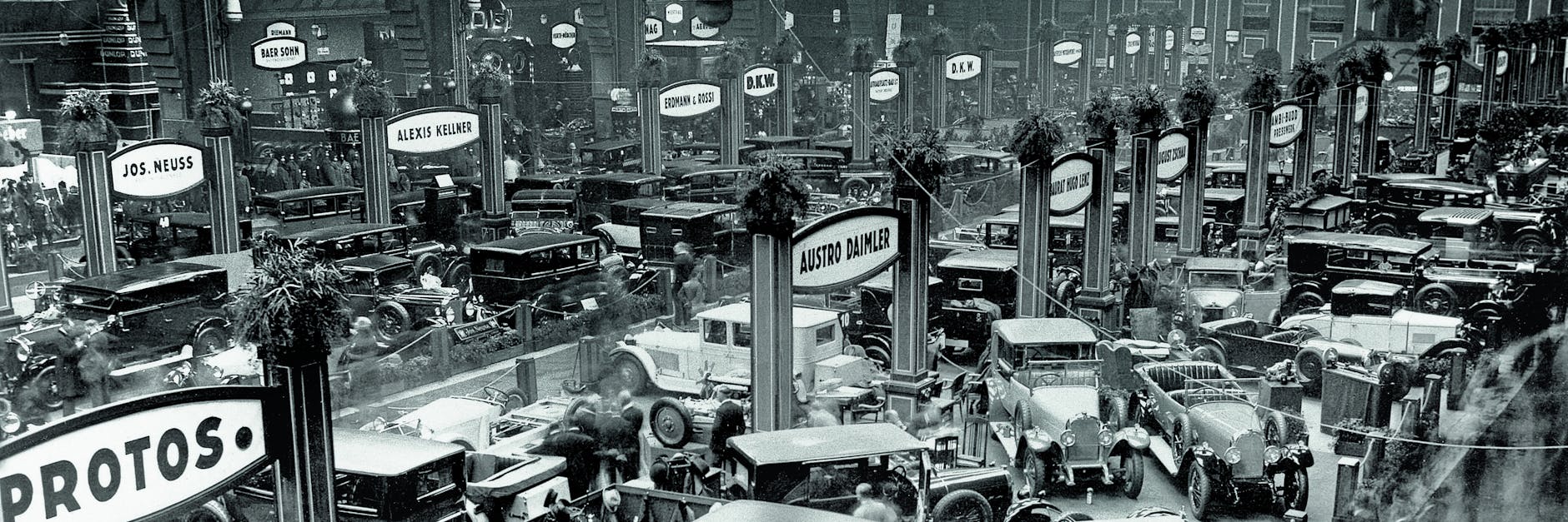 Welcher darf’s denn sein? Die Deutsche Automobil- und Motorradausstellung in Berlin 1926 präsentiert die neuesten Modelle. 17.000 Automobile waren im Jahr 1922 in der Stadt gemeldet, 82.000 werden es 1929 sein.