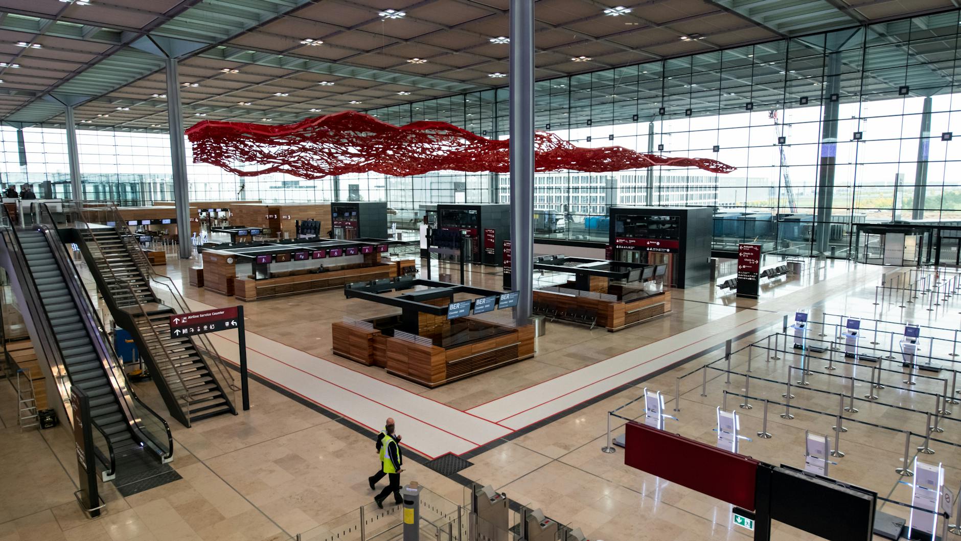 Check-in-Schalter im Terminal 1 des BER