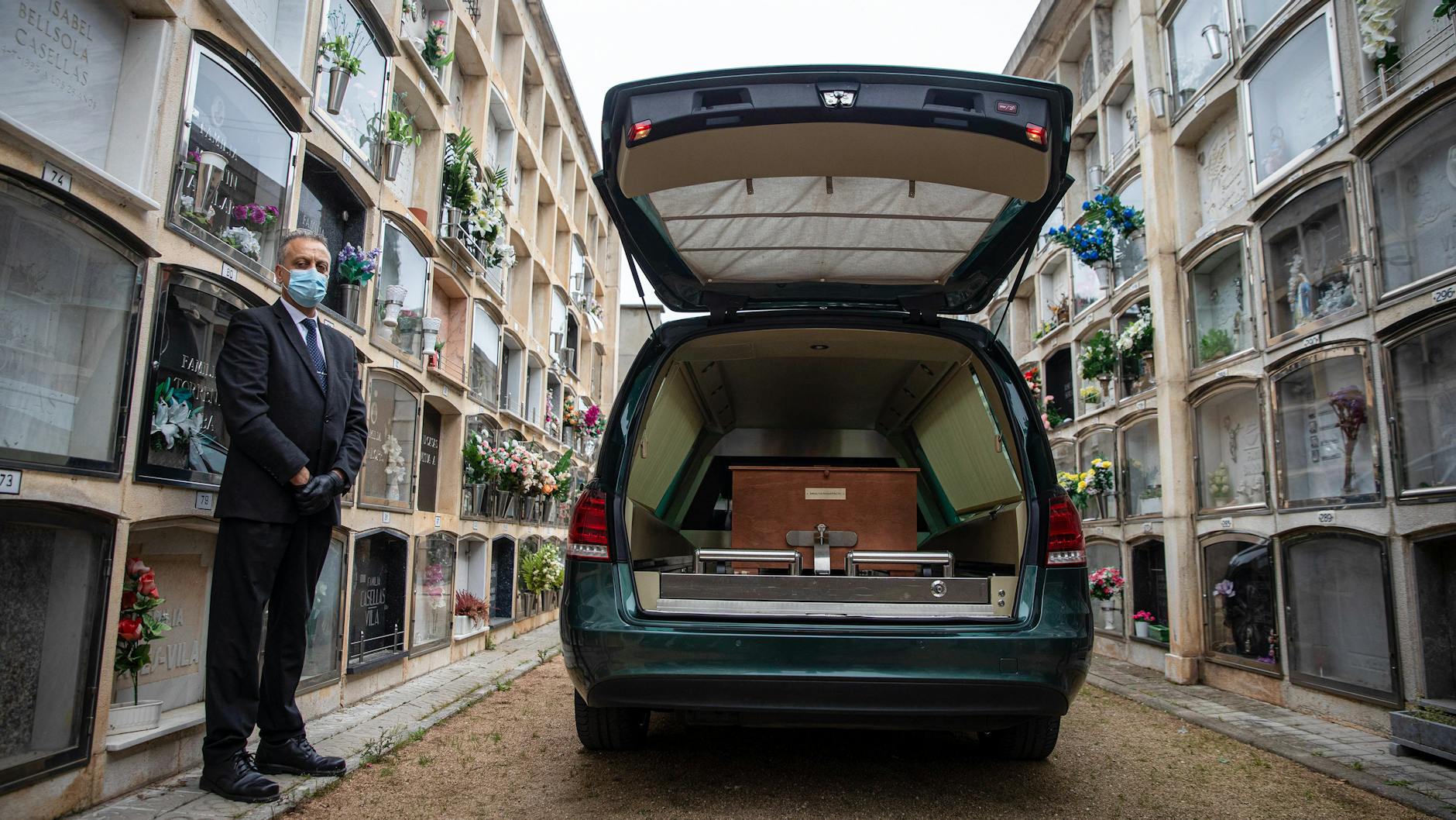In Spanien gibt es inzwischen täglich wieder so viele Corona-Tote wie im April - 217 binnen eines Tages wurden am Dienstag vermeldet.