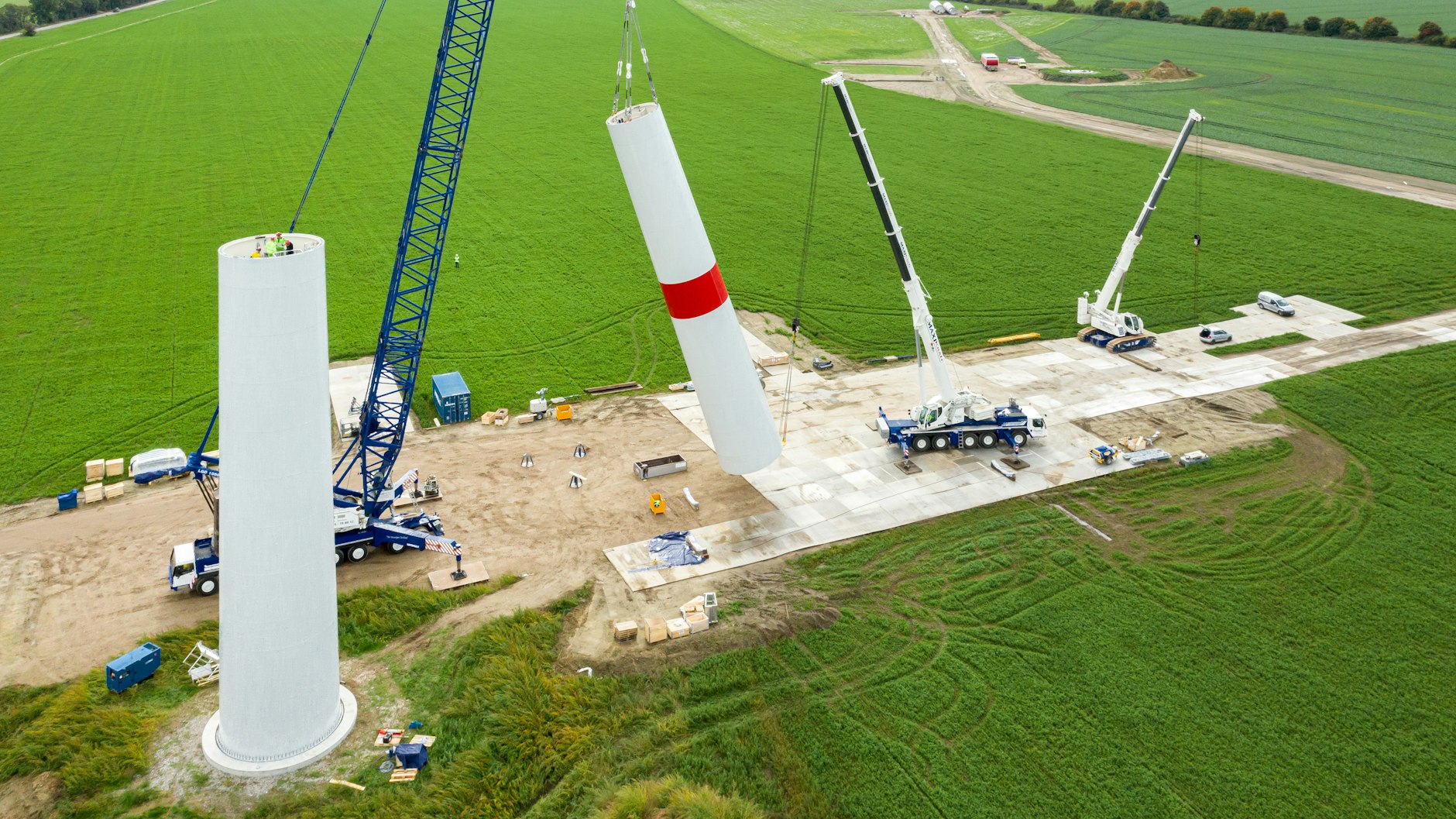 Die ersten 30 Meter stehen. Am Ende misst eine Windkraftanlage mehr als 200 Meter bis zur obersten Flügelspitze.