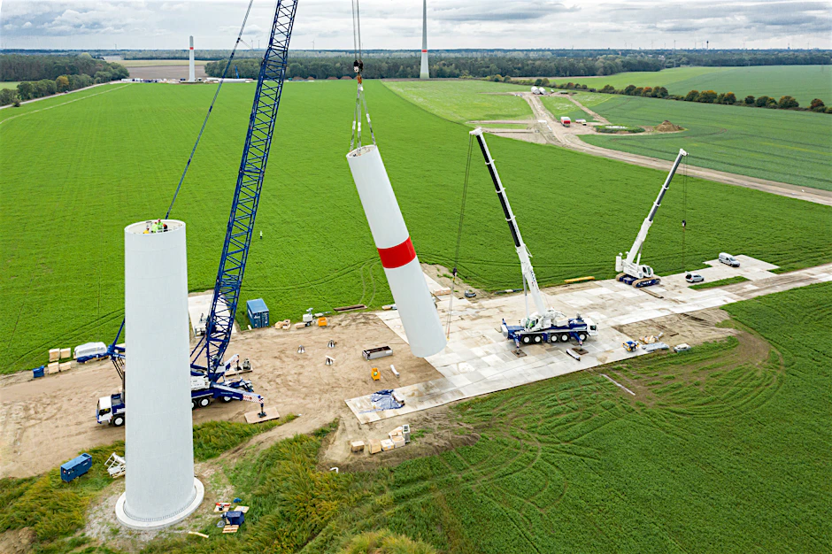 Die ersten 30 Meter stehen. Am Ende misst eine Windkraftanlage mehr als 200 Meter bis zur obersten Flügelspitze.