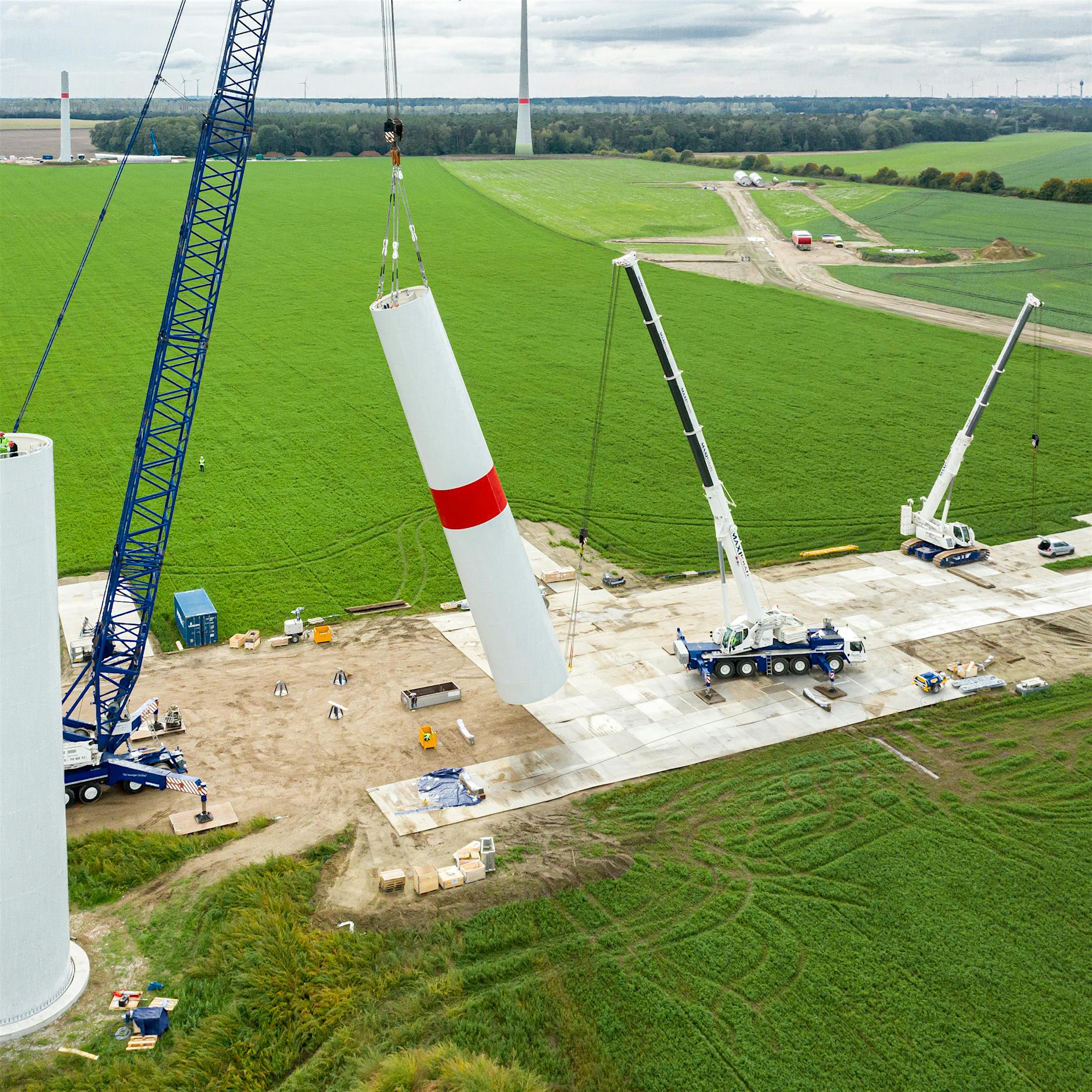 Zwischen Himmel und Erde: Kraftwerksbau bei Bernau