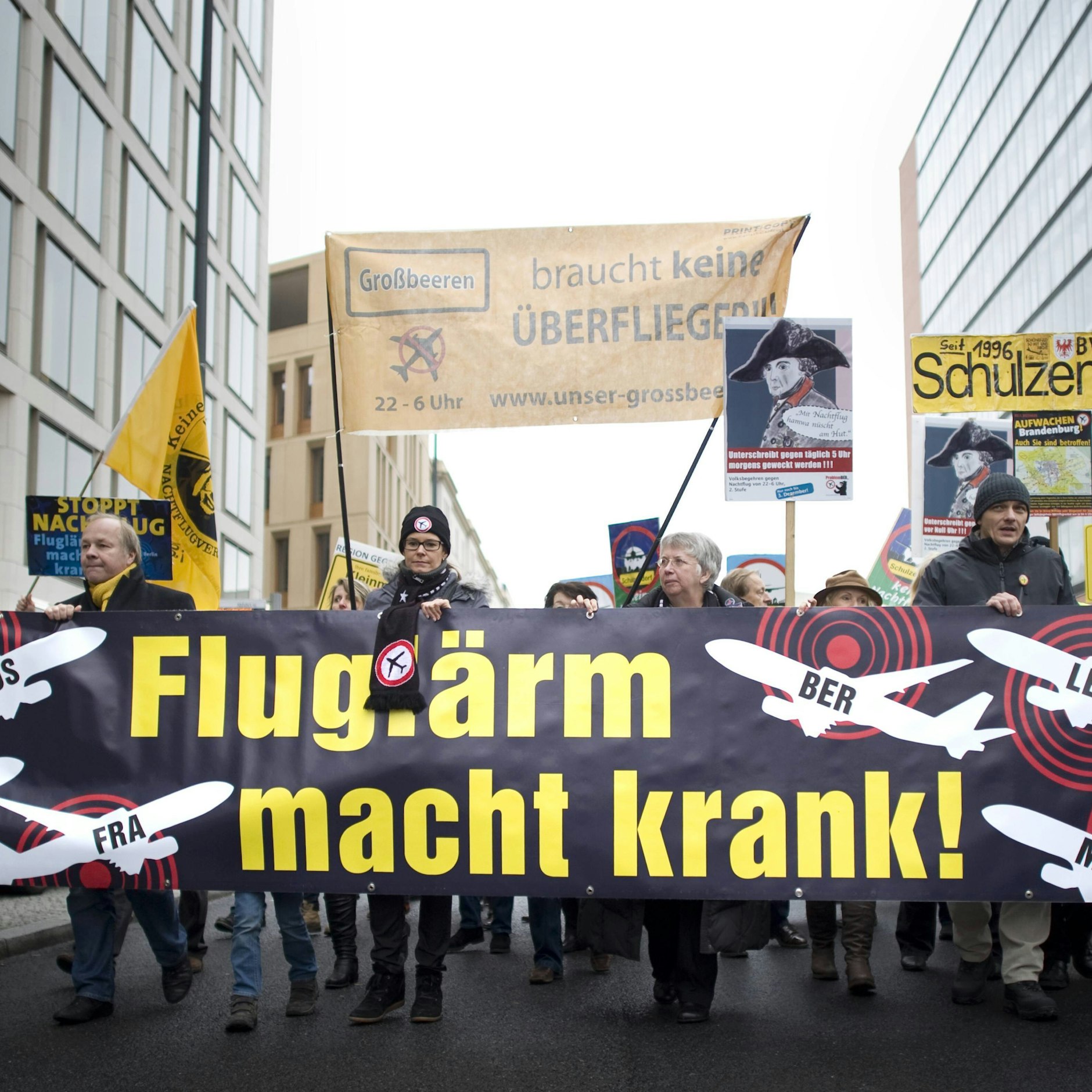 Demonstration gegen Fluglärm in Berlin im November 2012.