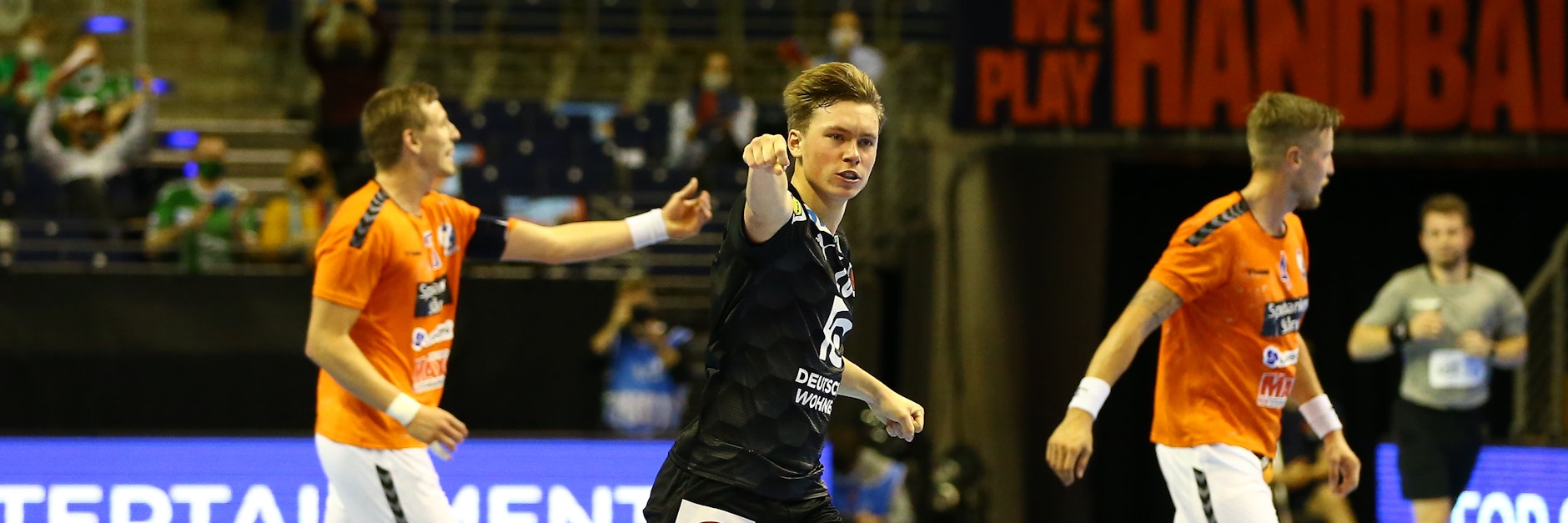 Valter Chrintz zeigt es an: ein gelungener Abend in der Max-Schmeling-Halle.