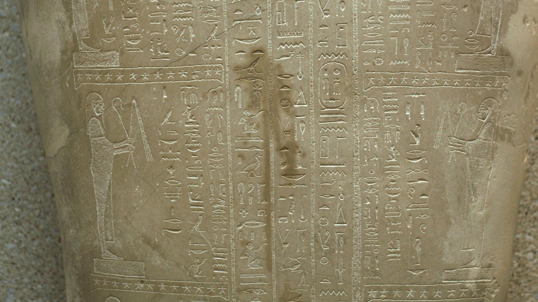 Die nicht ätzende Flüssigkeit wird nun analysiert.