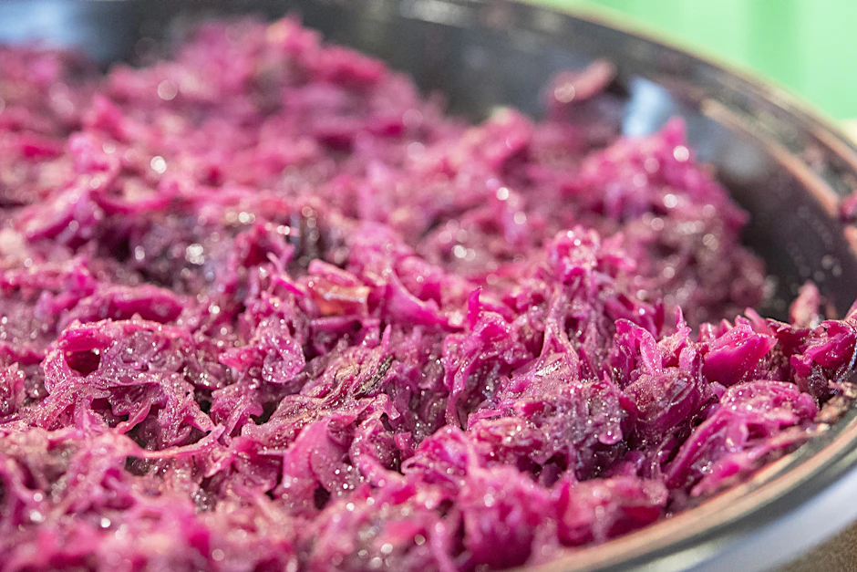 Bissfest, würzig und nicht zu sauer: Diese Kriterien sollte guter Rotkohl nach Ansicht der Stiftung Warentest abdecken.