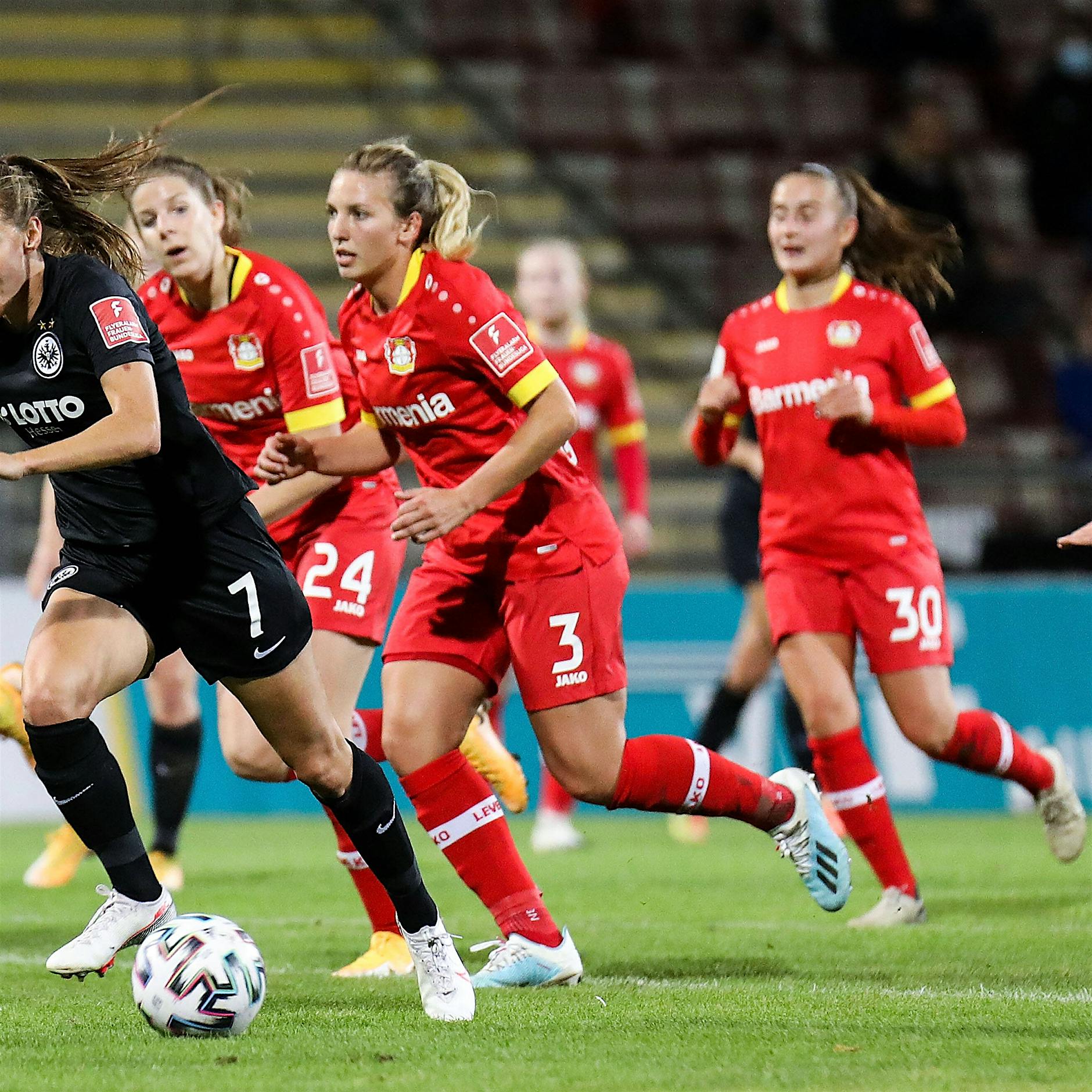 Witze, Häme, Gängeleien: Der schwere Weg des Frauenfußballs