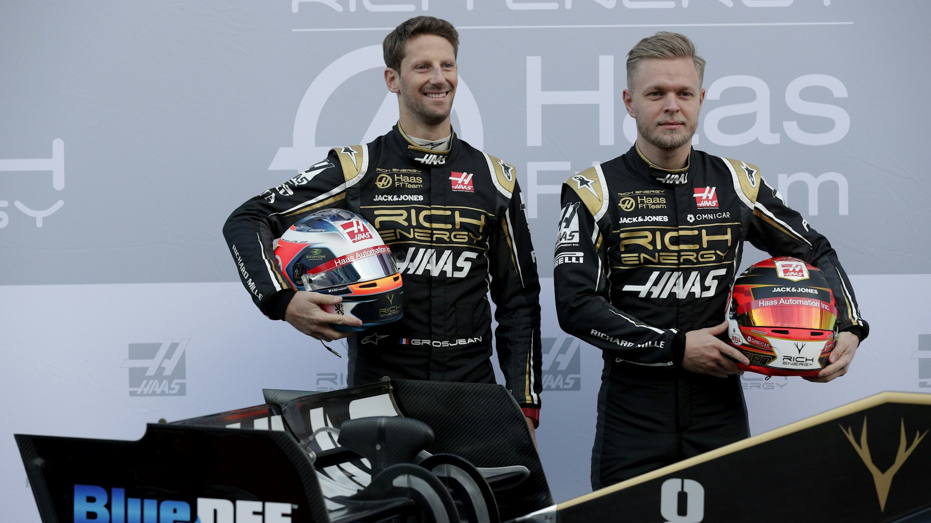 Kevin Magnussen aus Dänemark (r) und Romain Grosjean aus Frankreich fahren in der neuen Saison nicht mehr für Haas in der Formel 1.