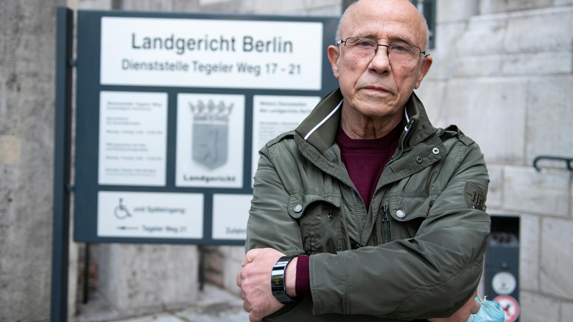 Gastwirt Norbert Finke, Chef der Kult-Kneipe „Das Klo“, vor dem Landgericht Berlin. 