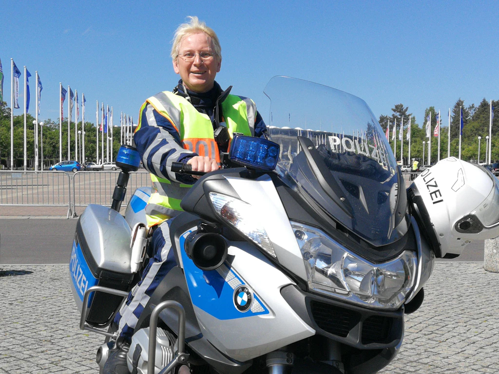 Fährt diese Polizistin als erste transidente Abgeordnete im Bundestag ein?