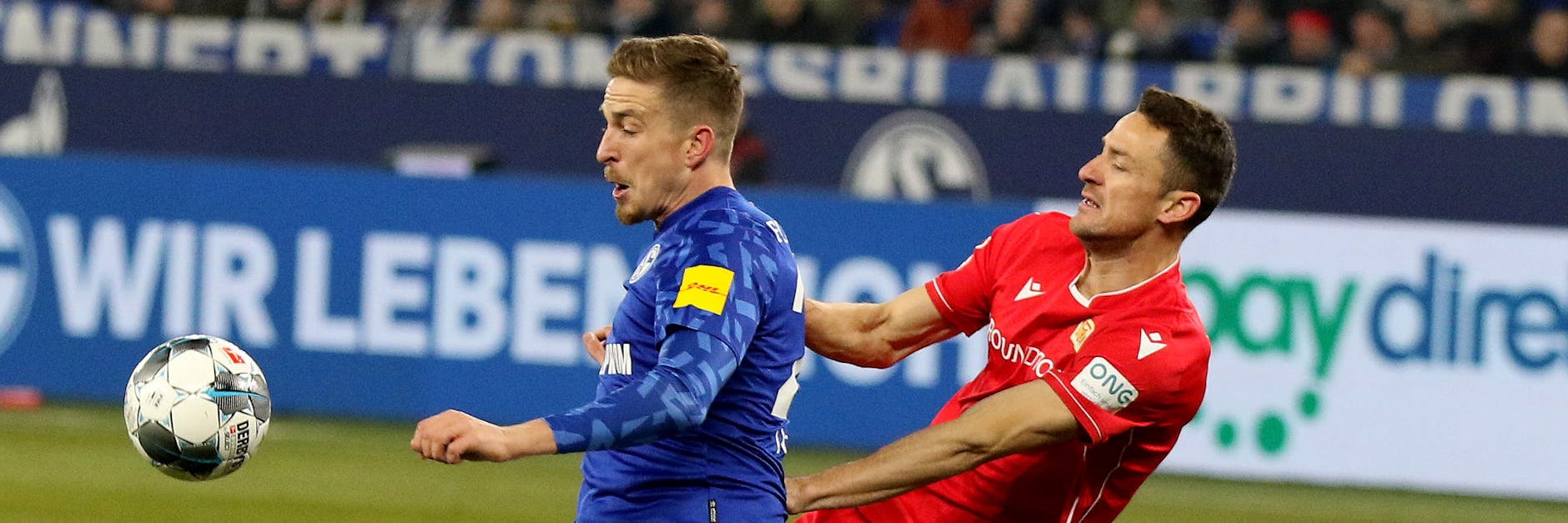 Unions Christian Gentner (r.) - hier im Duell mit Schalkes&nbsp;Bastian Oczipka - steht gegen Freiburg vor seinem Startelf-Comeback.