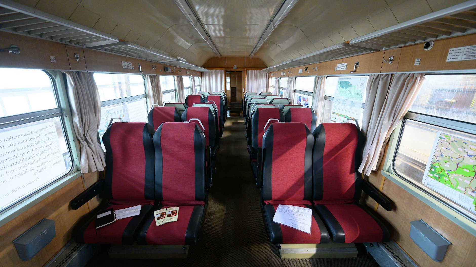 Ein Großraumabteil des legendären Prestigezugs der DDR-Bahn 