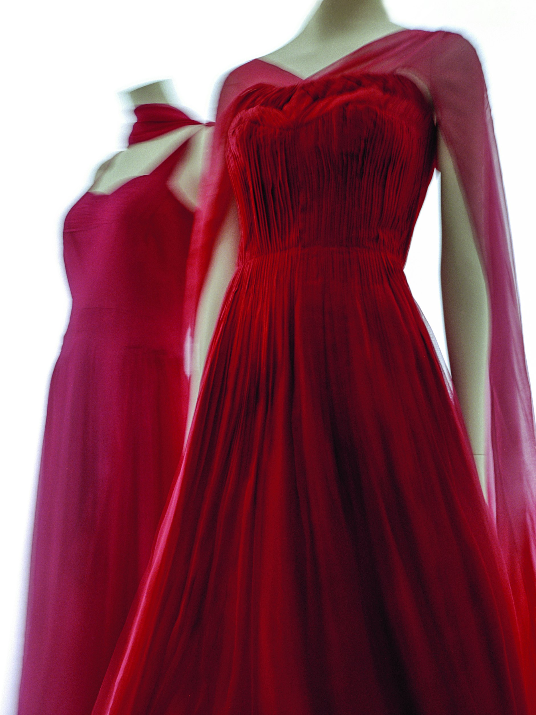 Chanels großes Rotes: links Frühling/Sommer 1955, rechts Herbst/Winter 1970/71, beide aus dem Chanel-Archiv.