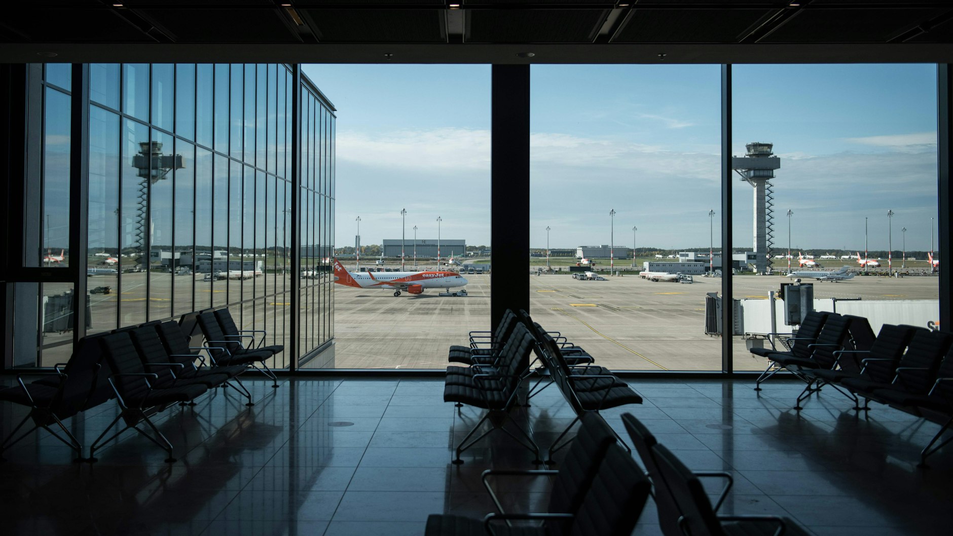 Hier werden die Erstflüge eintreffen: Blick auf das Vorfeld des Flughafens Berlin Brandenburg, kurz BER.
