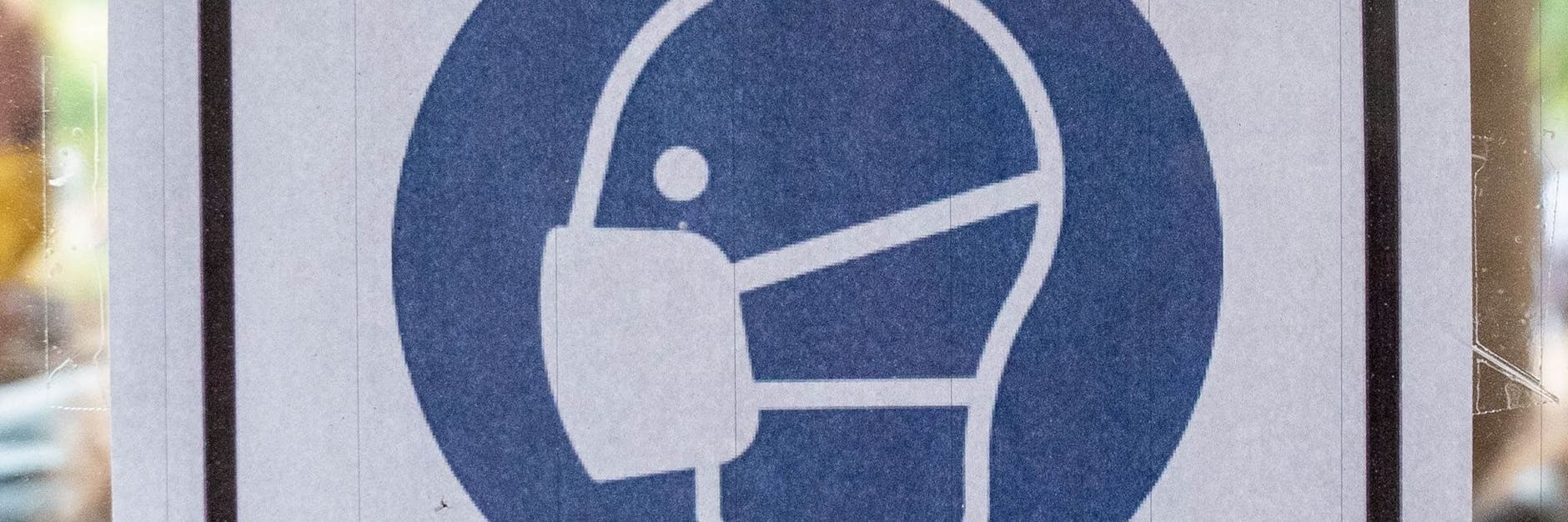 Auch die Forderungen nach einer verschärften Maskenpflicht mehren sich.