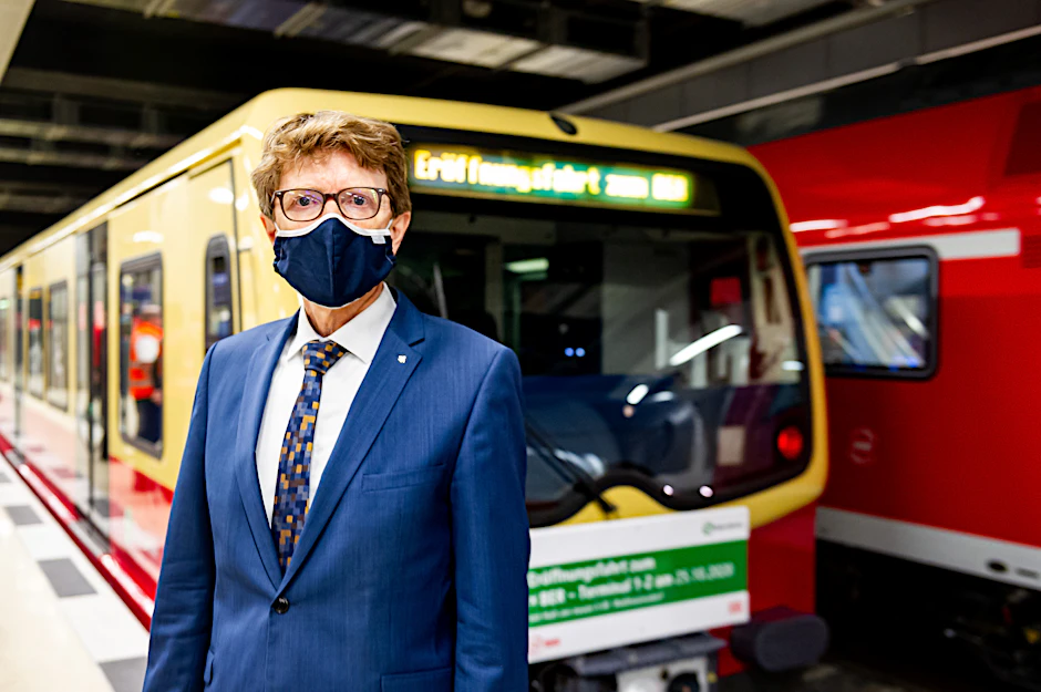 Der Chef in seinem neuen Bahnhof: Engelbert Lütke Daldrup, Vorstandsvorsitzender der Flughafengesellschaft, in der Bahnstation unter dem BER.