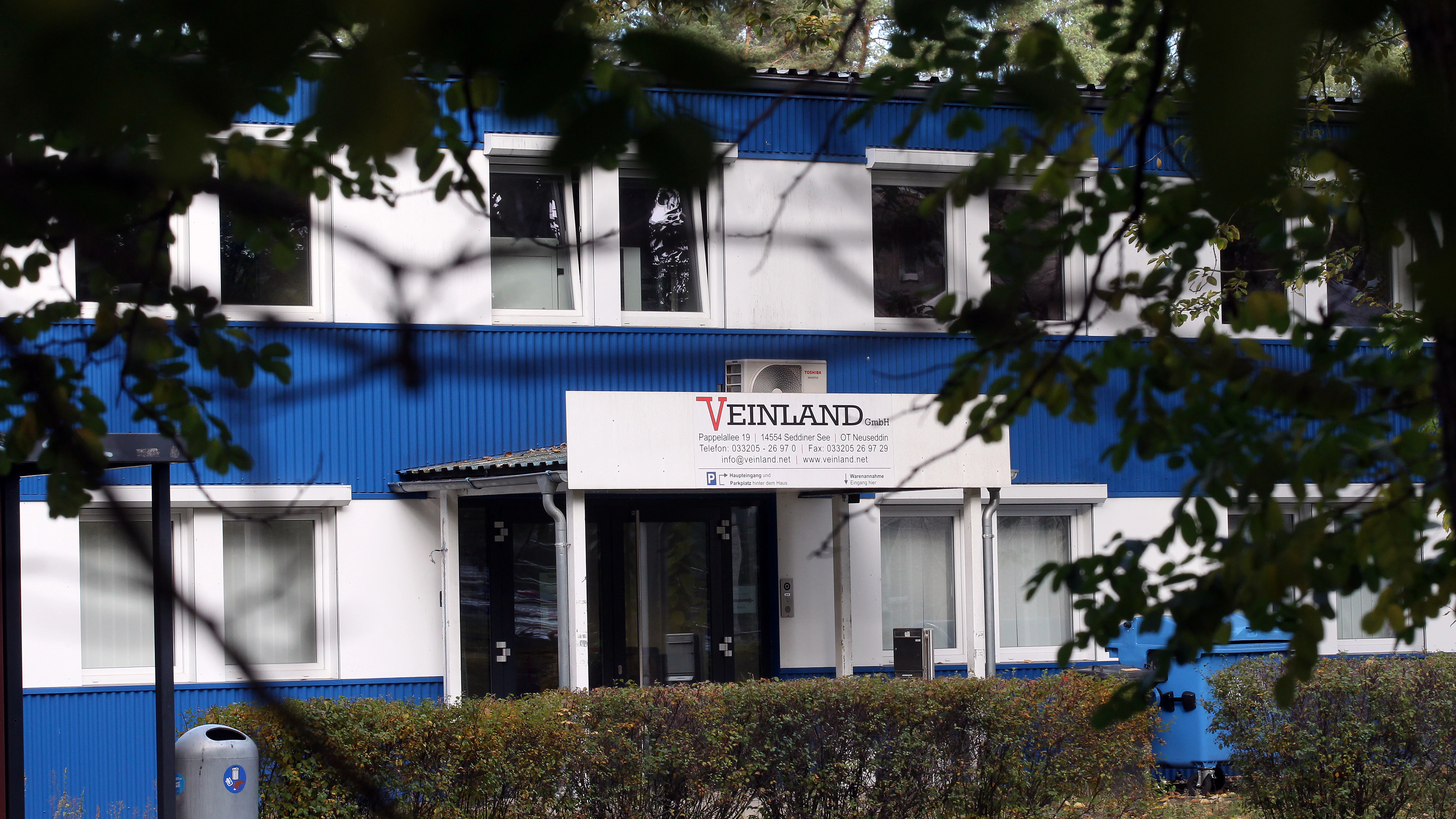 Veinland stellt hoch entwickelte Produkte her – aber der Datenaustausch läuft über Kupferkabel.