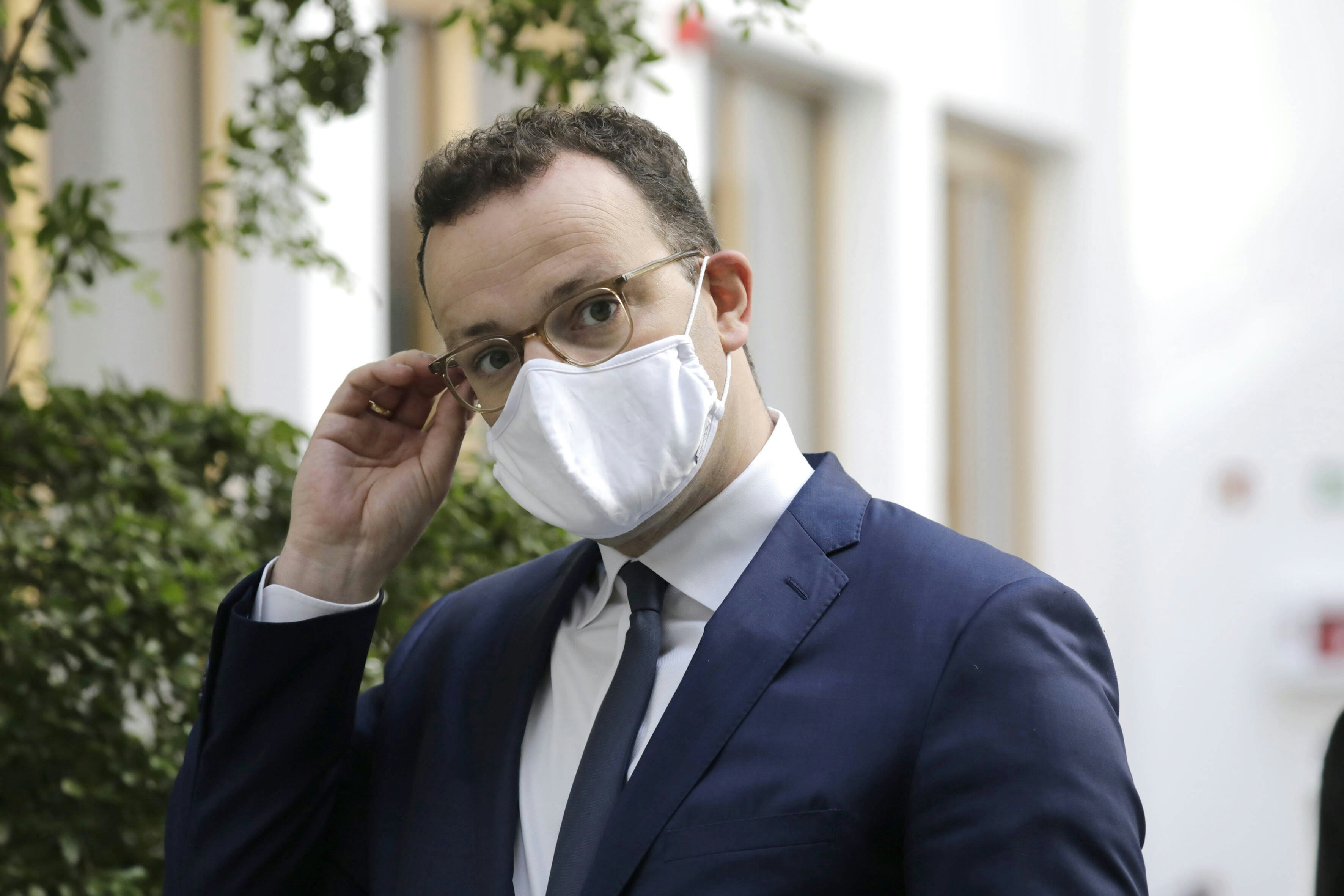 Corona Video Spahn Meldet Sich Nach Infektion Zuruck