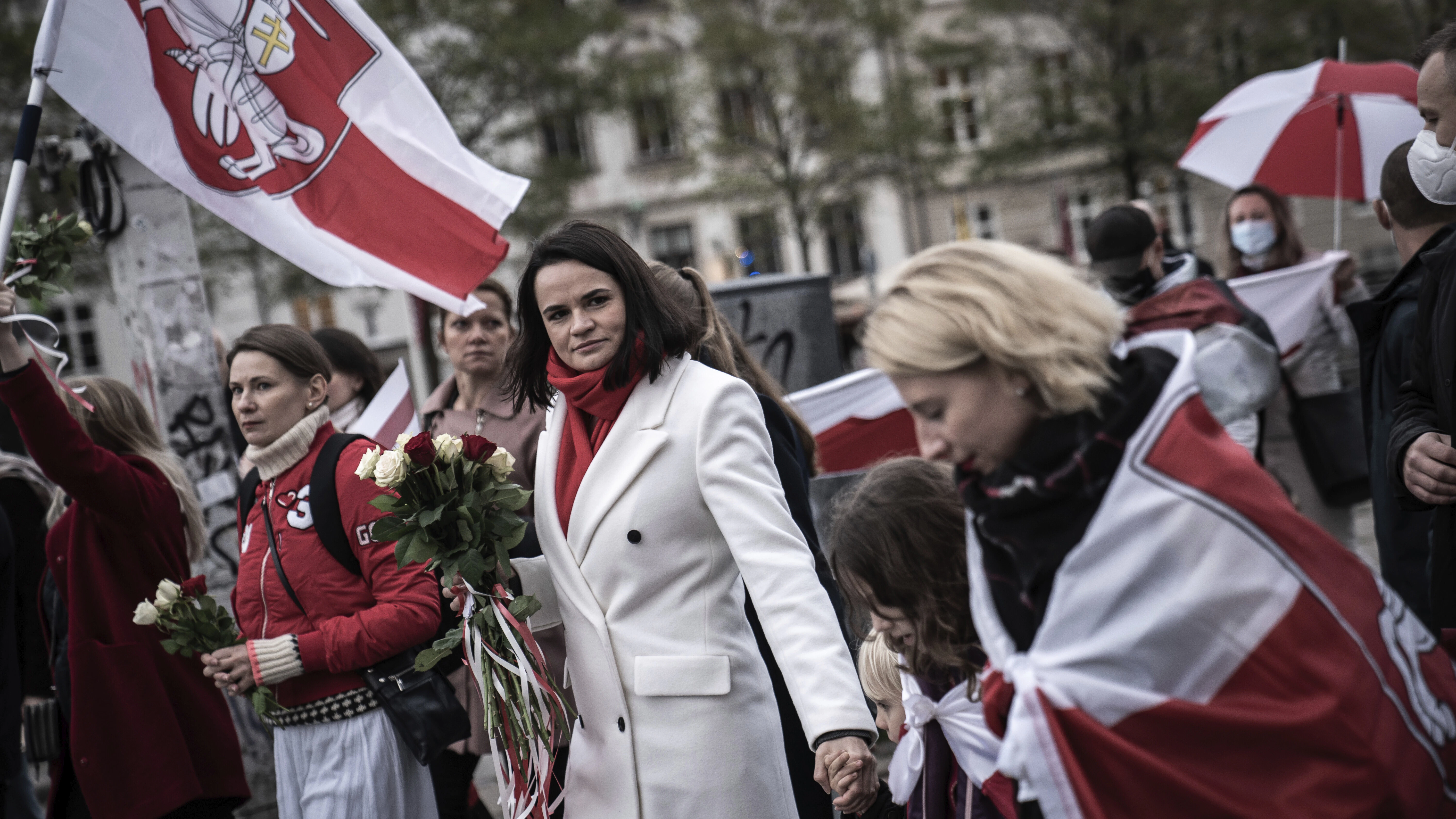 Oppositionspolitikerin Swetlana Tichanowskaja (M., hier bei einem Protestzug in Dänemark) hatte Lukaschenko ein Ultimatum gesetzt.