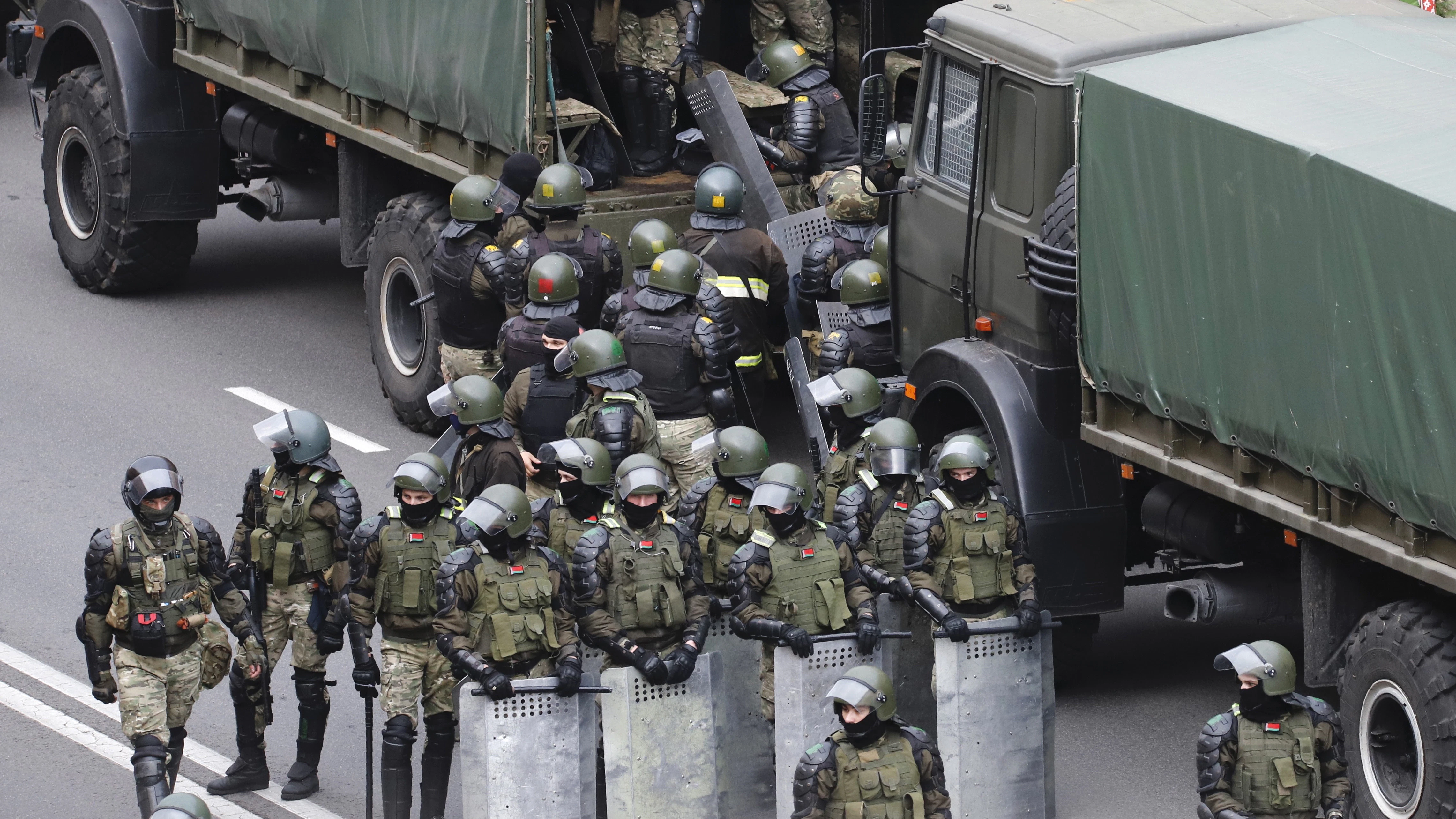 Ein Großaufgebot der Polizei rückte wegen der Proteste an, blockierte Straßen.&nbsp;