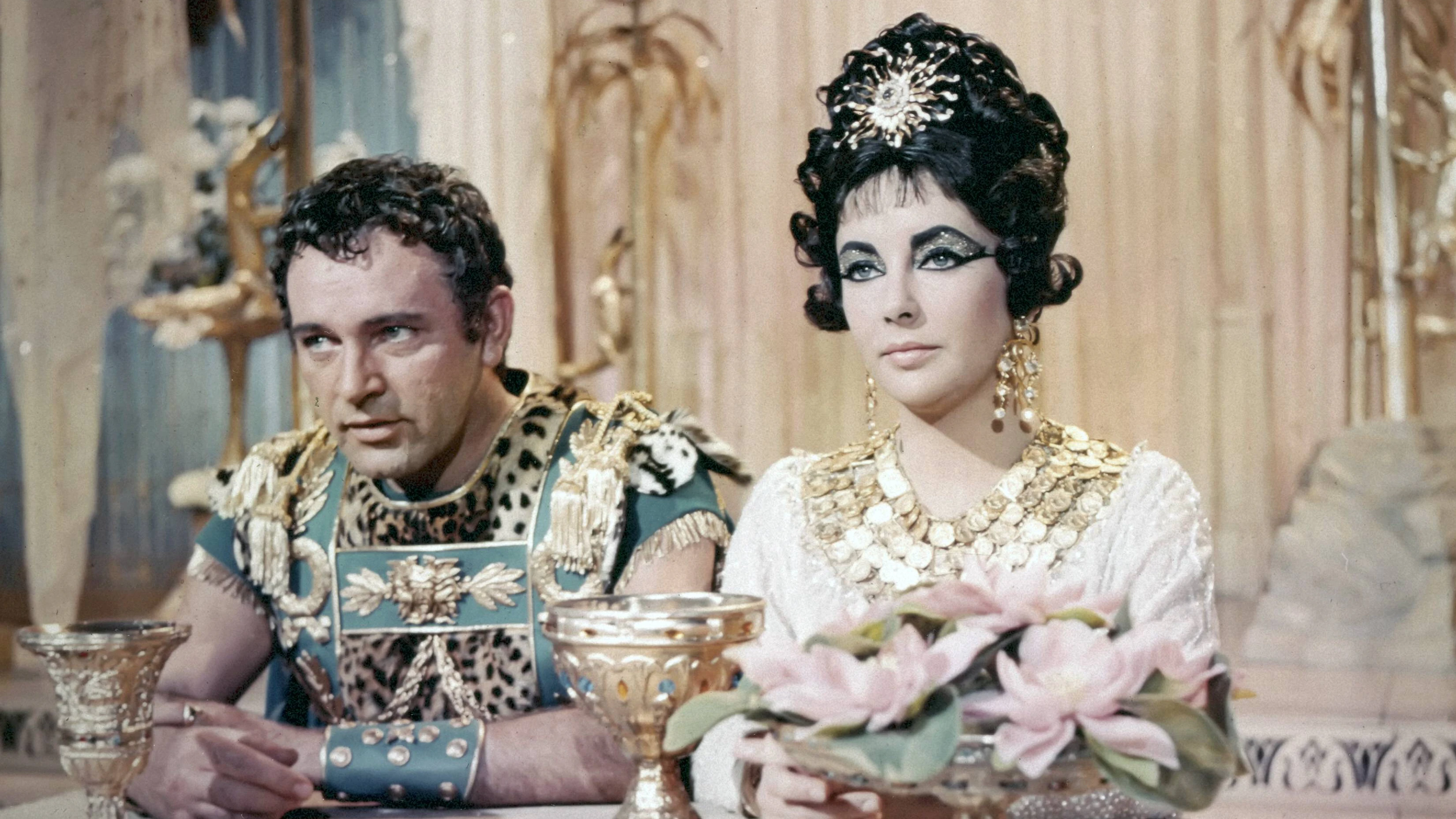 Richard Burton und Elizabeth Taylor in einer Szene aus&nbsp;„Kleopatra“.