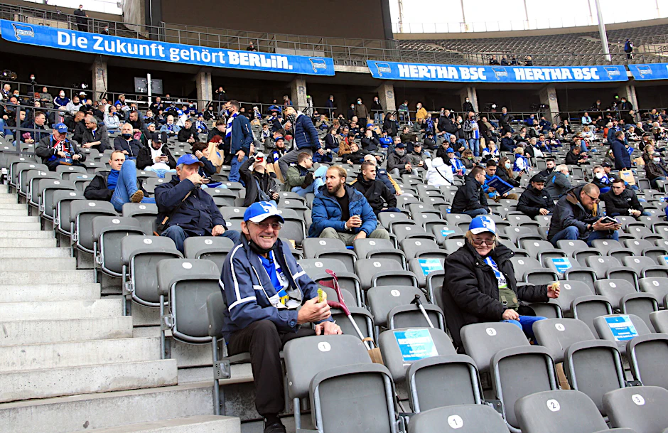Am vergangenen Sonntag saßen noch Fans bei der Mitgliederversammlung in der Ostkurve. Darf an diesem Sonntag schon niemand mehr rein?