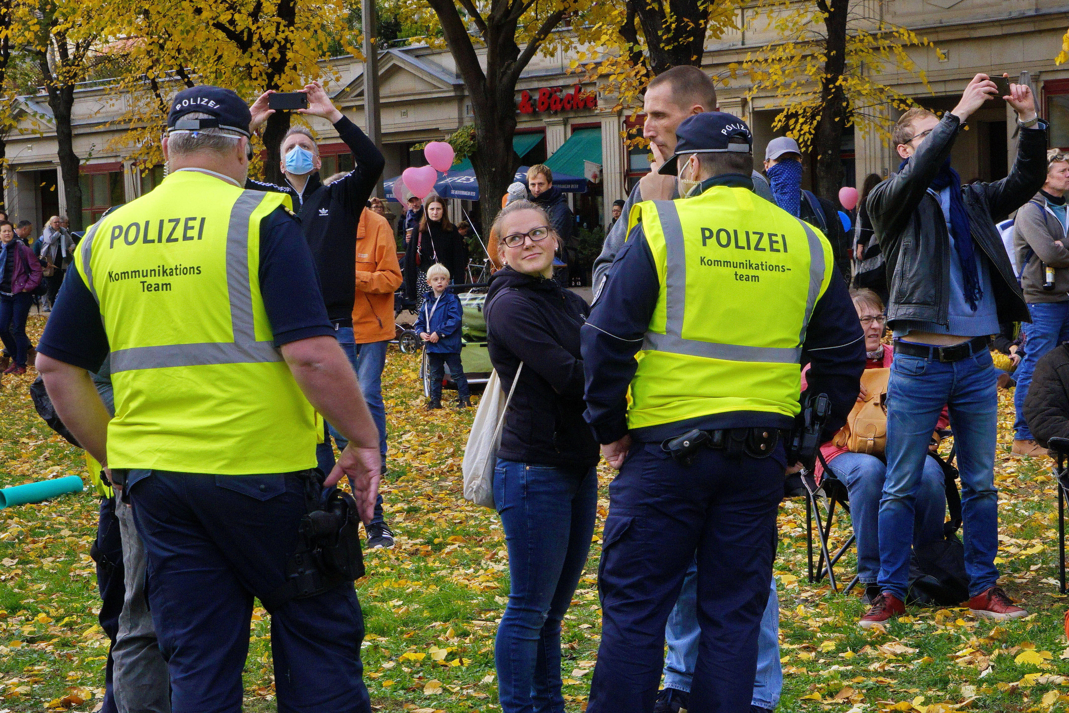 Wegen Corona: Polizei Kontrolliert Tausende Berliner