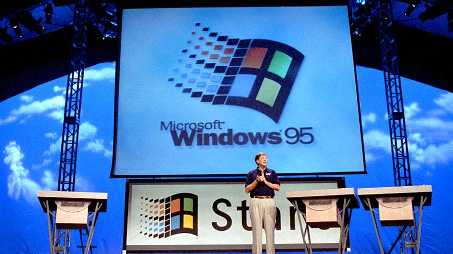 Microsoft-Gründer Bill Gates stellte 1995 das Betriebssystem Windows 95 dem Publikum vor. 