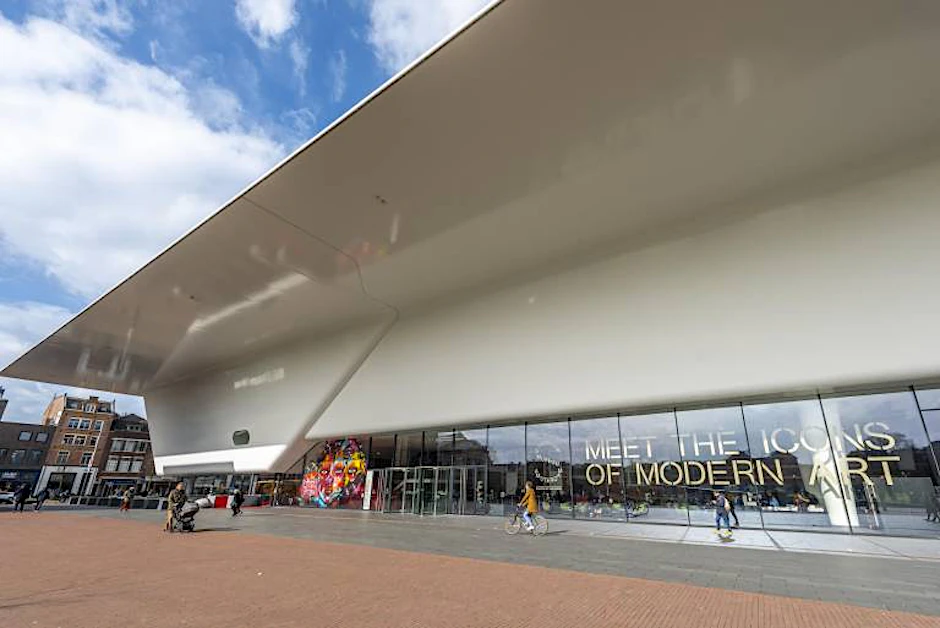 Ist die Stadt Amsterdam Eigentümerin des&nbsp;„Bild mit Häusern“ und hängt es rechtmäßig in diesem Stedelijk Museum für moderne Kunst?