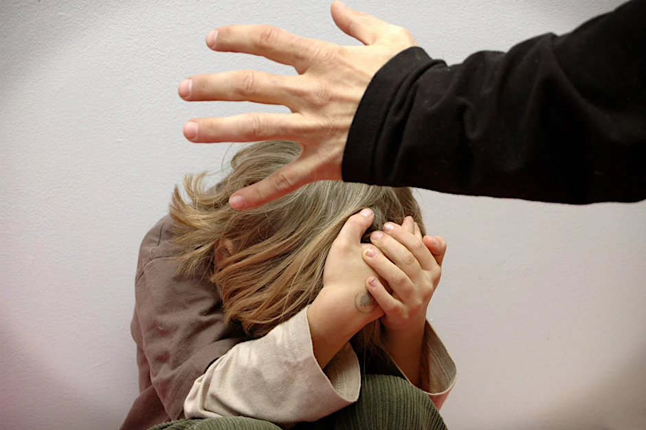 Mit dem Bibelzitat&nbsp;„Wer sein Kind liebt, der züchtigt es“ hat ein Staatsanwalt in Oldenburg eine mögliche Strafmilderung im Prozess um ein misshandeltes Kind begründet.