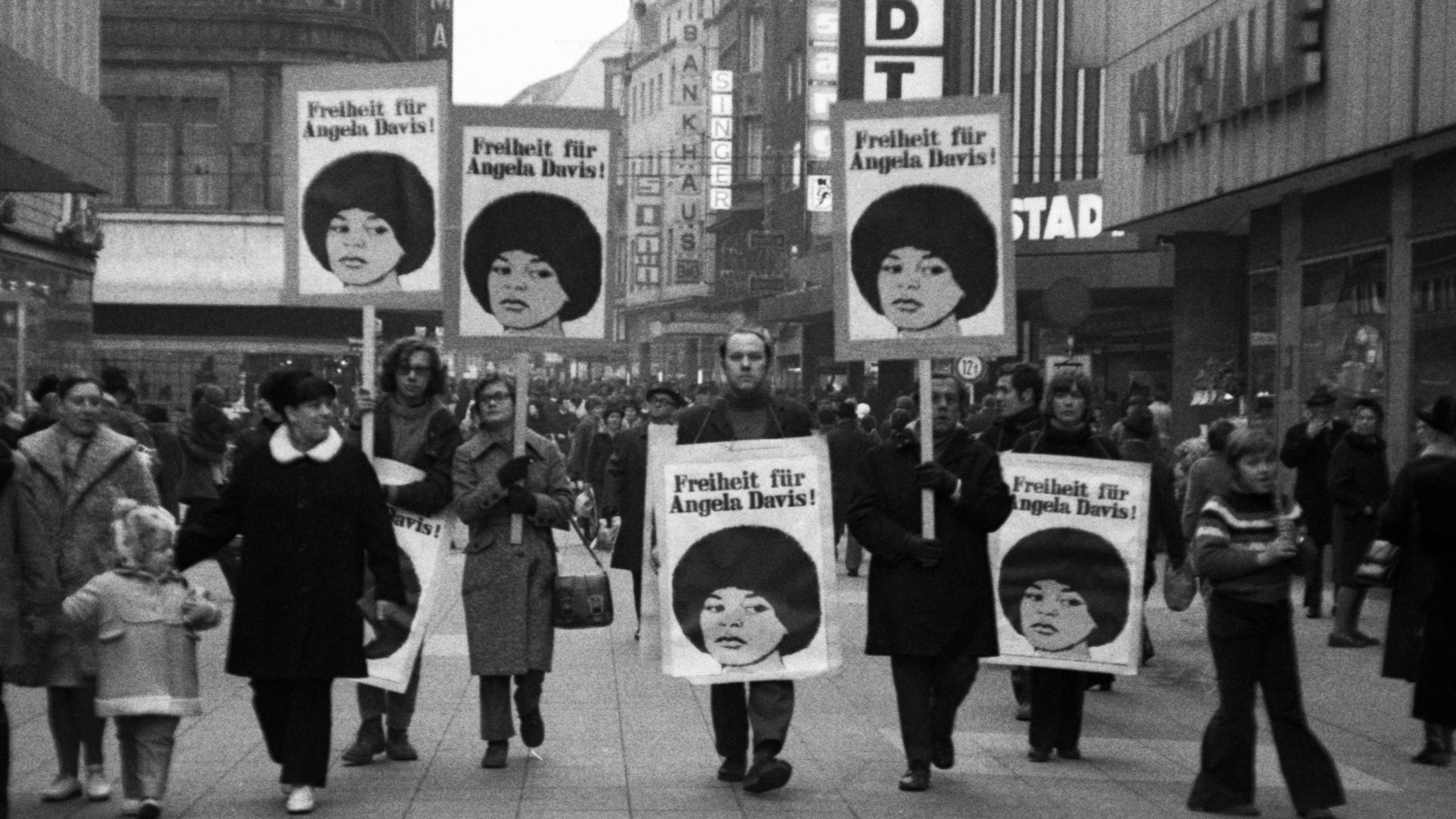 Protest für Angela Davis 1972 in Dortmund.