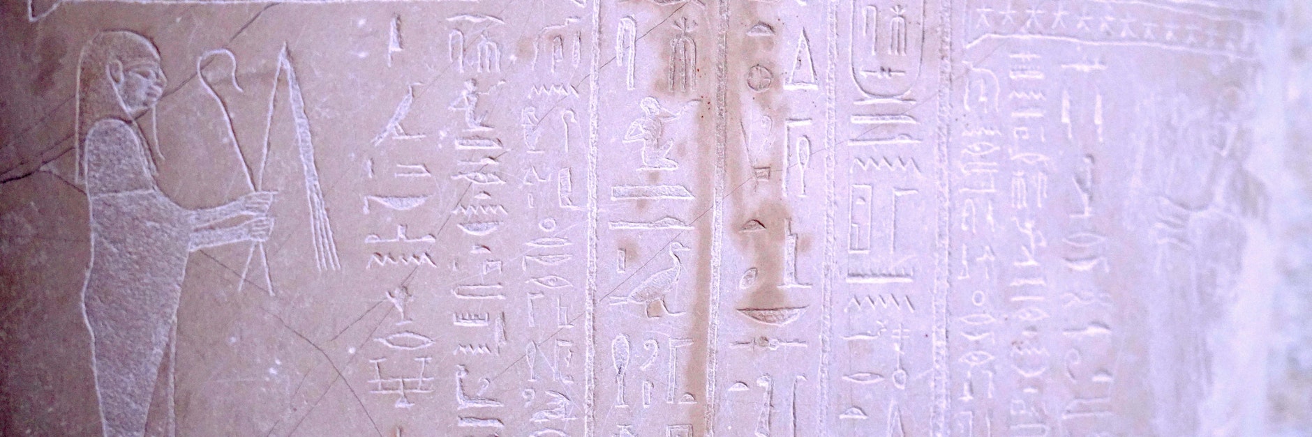 Sarkophag des Propheten Ahmose im Aegyptischen Hof - mit Fleck. Am 3. Oktober 2020 wurde auf der Berliner Museumsinsel ein umfangreicher Angriff auf Kunstwerke verübt.&nbsp;