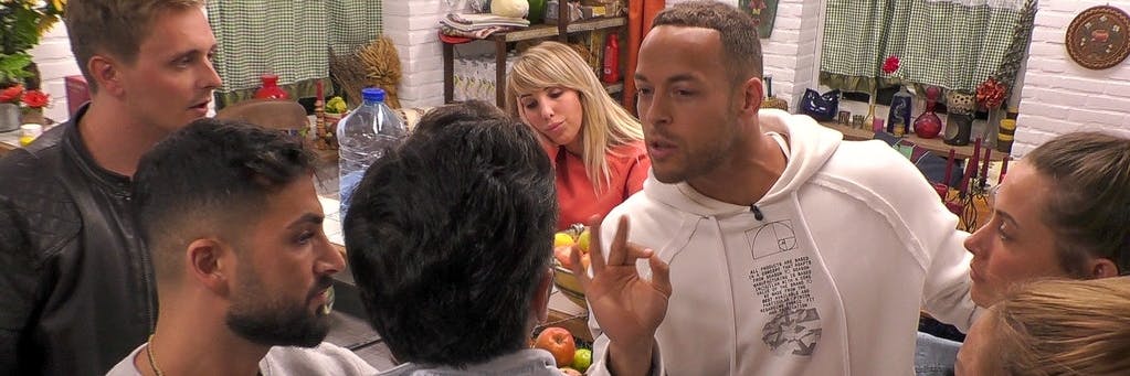 Streit im Sommerhaus der Stars. „Bachelor“ Andrej Mangold im Zoff-Gespräch mit Kubilay Özdemir. 
