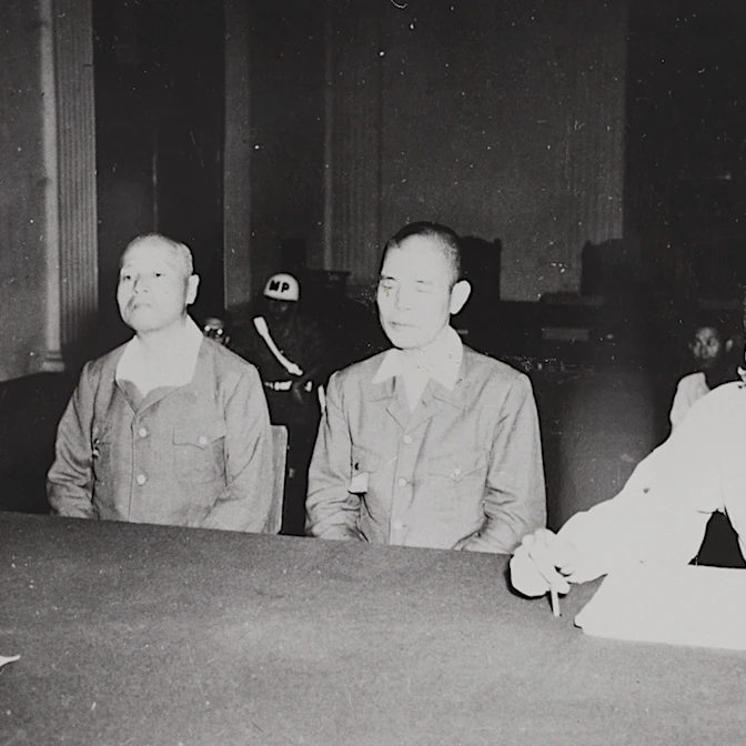 General Hitoshi Imamura und Generalleutnant Okazaki Seisaburo während des Militärgerichts in Batavia, Java, 1948.