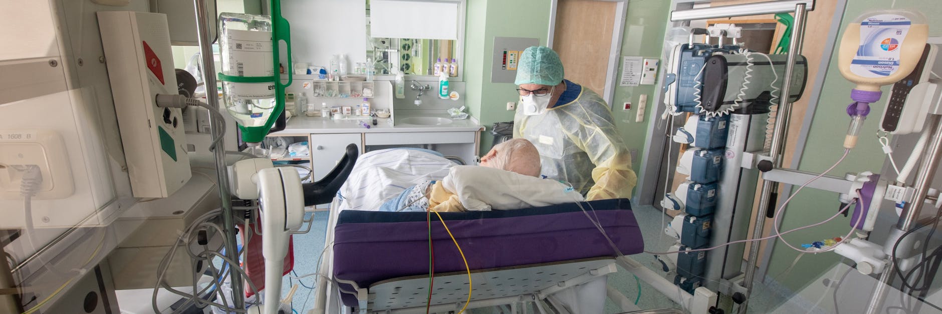 Die Intensivbehandlung von Covid-19-Patienten ist aufwendig und rettet bei weitem nicht jeden vor dem Tod.