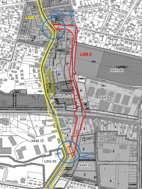 So sieht die Planung aus: Gelb ist die neue, zweispurige Straßenbahn, rot die neue Straßenverbindung. Sie beginnt&nbsp; am unteren blauen Kreis am Hultschiner Damm, führt über die B1/B5 auf die Straße An der Schule und die Pestalozzistraße. Am oberen blauen Kreis wird der Kfz-Verkehr auf die Hönower Straße geführt.