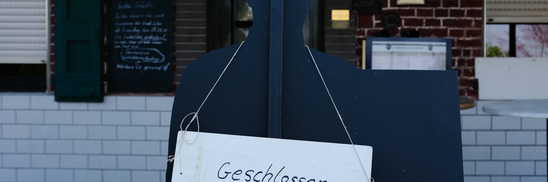 Ein neuerlicher Lockdown bringt sicherlich einen Effekt. Aber wie wirkt er sich auf die ganze Gesellschaft aus?