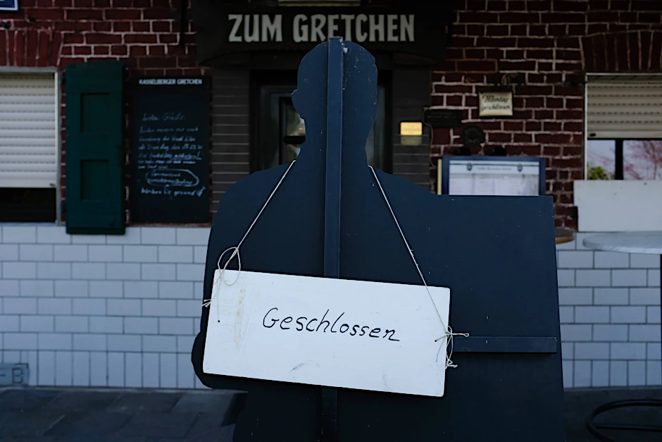 Ein neuerlicher Lockdown bringt sicherlich einen Effekt. Aber wie wirkt er sich auf die ganze Gesellschaft aus?