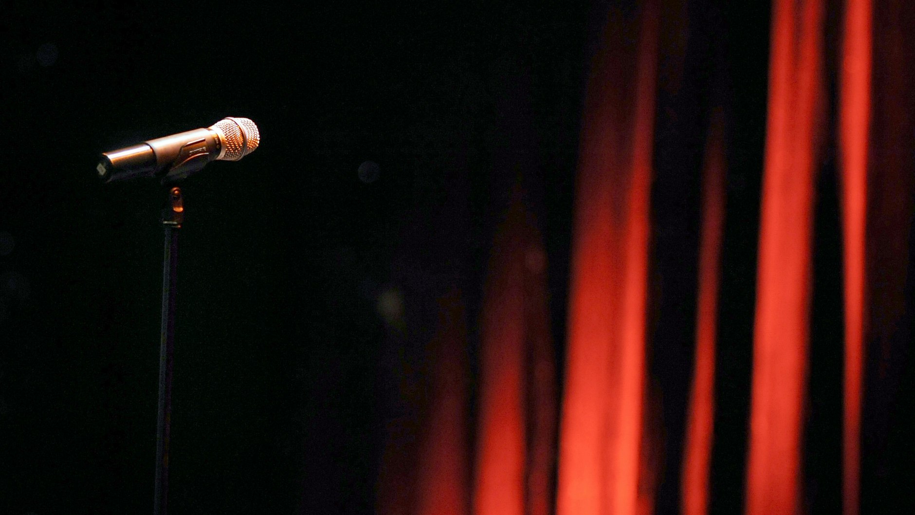 Ab Montag. 02.11., bis Ende November bleiben die Theater geschlossen.