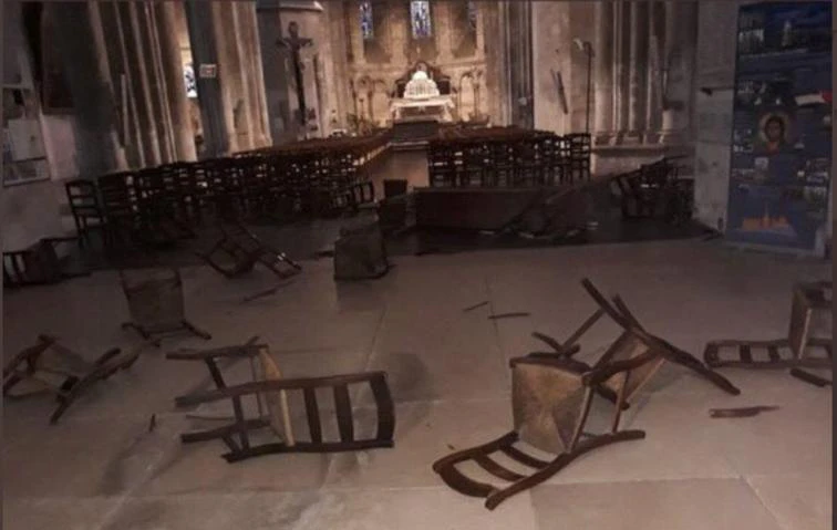 Blick in die Basilika Notre-Dame direkt nach der Tat.&nbsp;