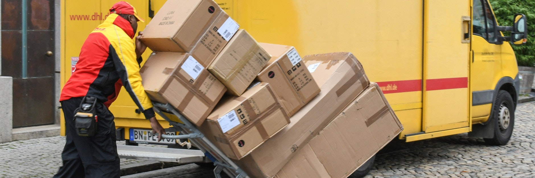 Gerade in der Vorweihnachtszeit arbeiten die Paketzusteller auf Hochtouren.