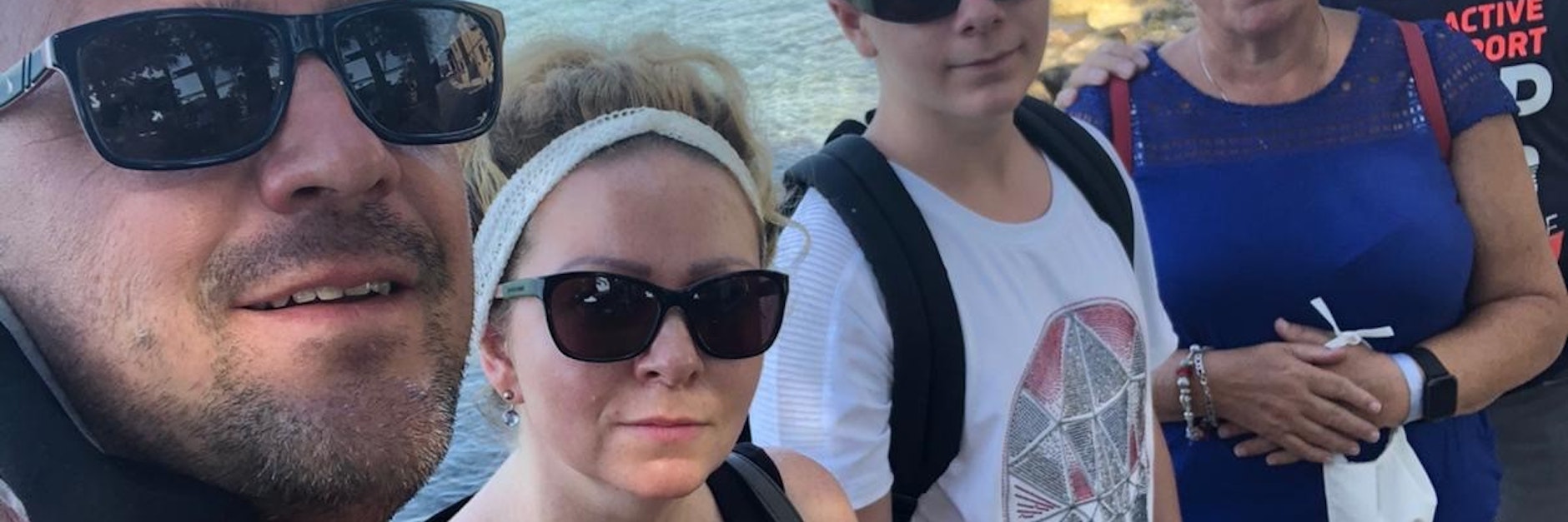 Familie B. während ihres Urlaubs an der türkischen Riviera. Bastian B. (li.) musste allein am Urlaubsort zurück bleiben, da er sich mit Covid-19 infizierte.<br><br><br><br>