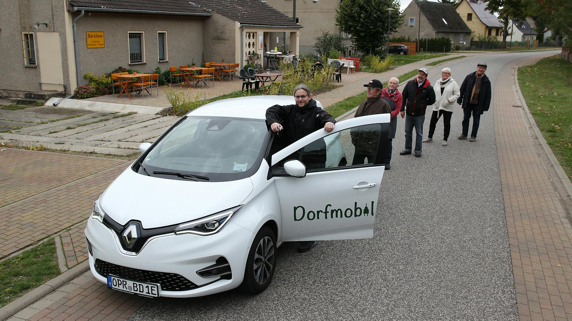 Das Barsikower Dorfmobil. Die Buchung erfolgt über eine App, Schlange stehen müssen die Bewohner also nicht.