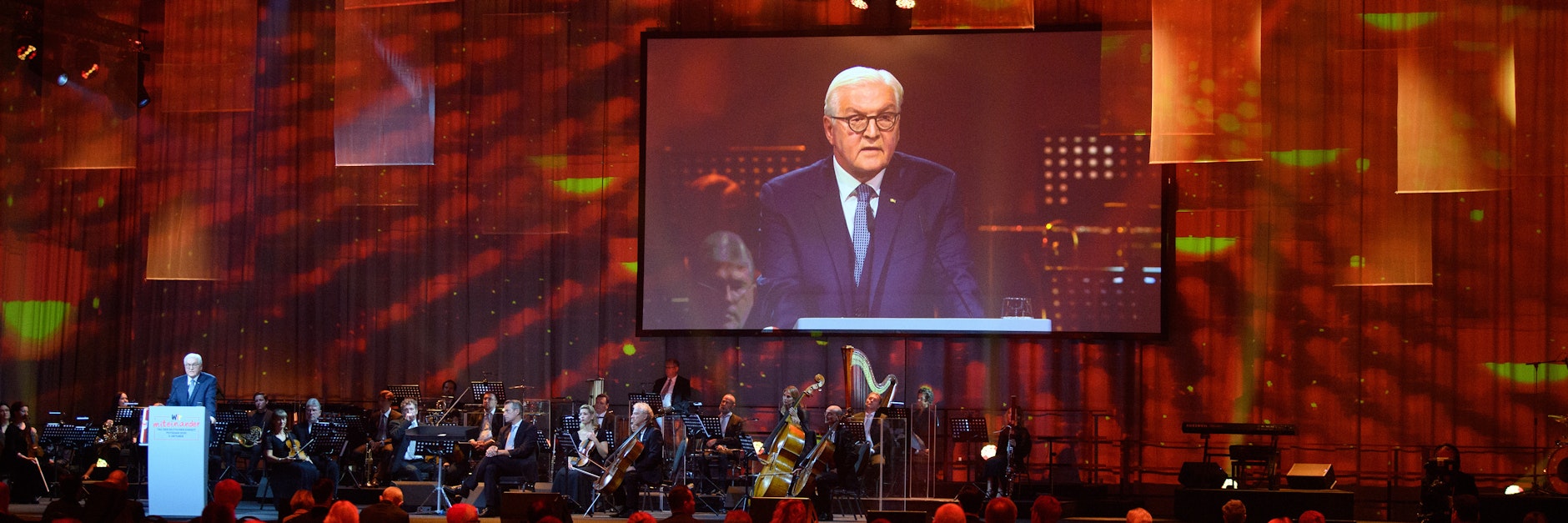 Der Festakt zum 30. Jahrestag der Deutschen Einheit: Bundespräsident Frank-Walter Steinmeier bei seiner Rede in der Metropolis-Halle im Filmpark Babelsberg.