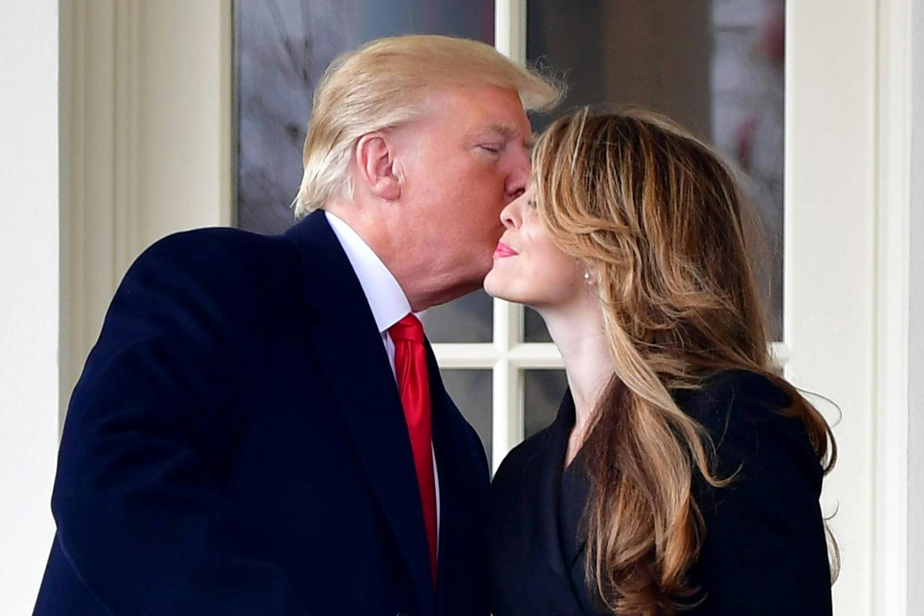 Präsident Donald Trump mit Hope Hicks im Jahr 2018. Er nannte sie einmal eine „weitere Tochter“.