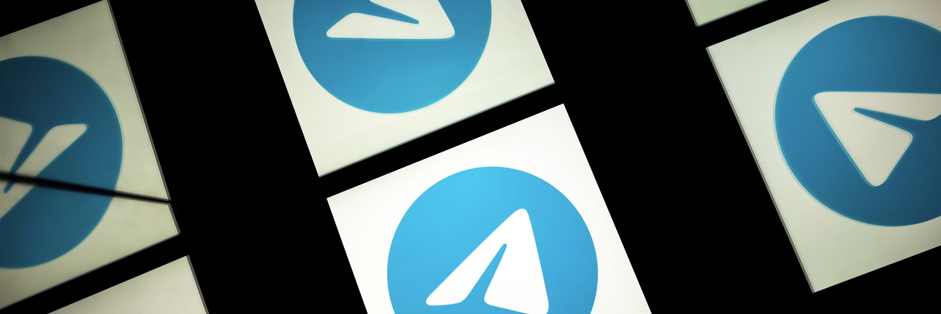 Im Kampf gegen Cyberkriminalität wurden mehrere kriminelle Chats im umstrittenen Messengerdienst Telegram mit tausenden Mitgliedern gesprengt.